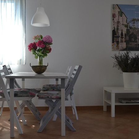 Apartments Roza 梅杜林 外观 照片